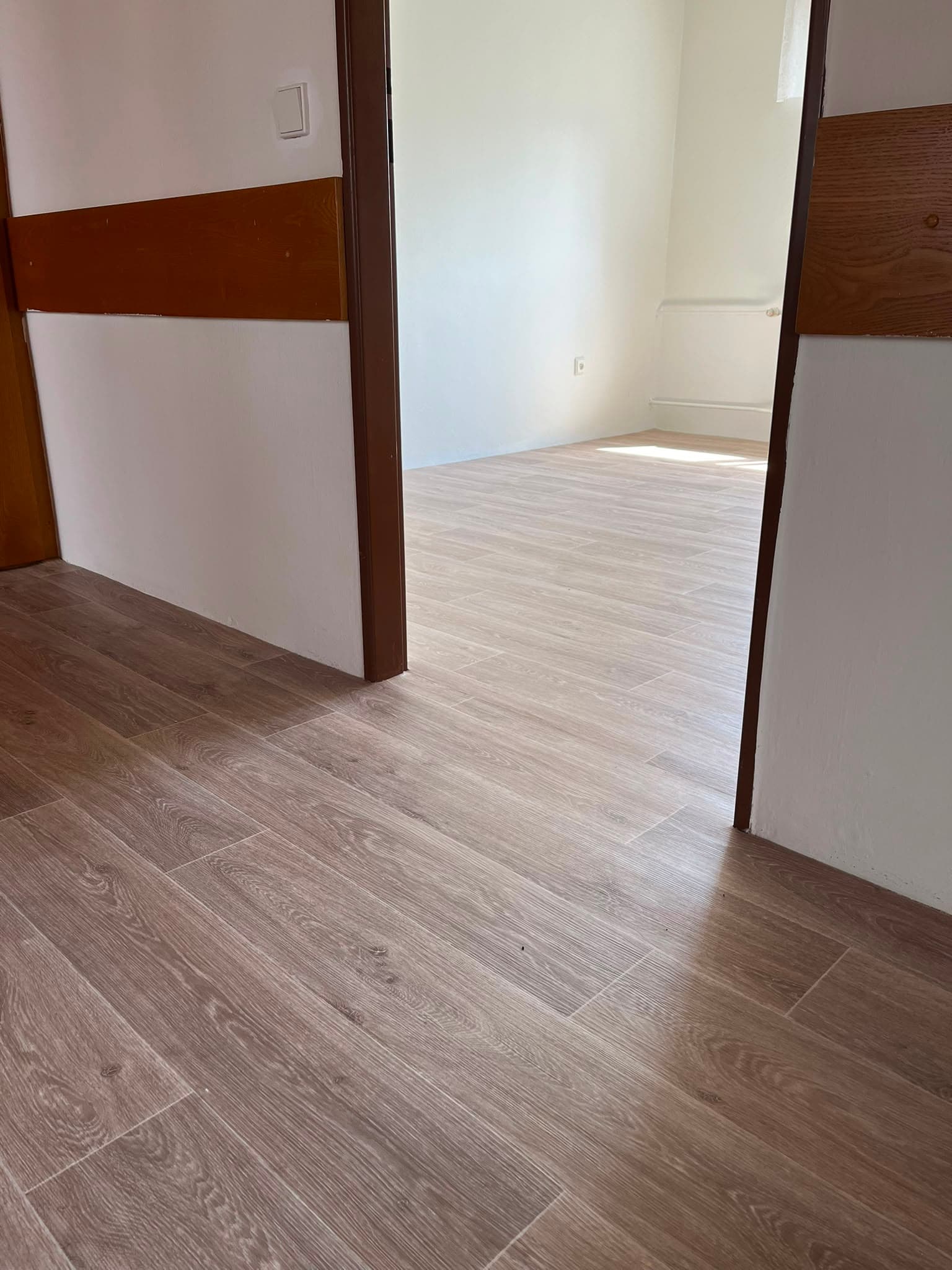 Pokoj – šedý dub